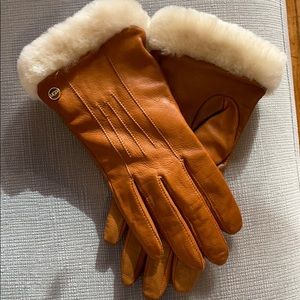 UGG leather gloves